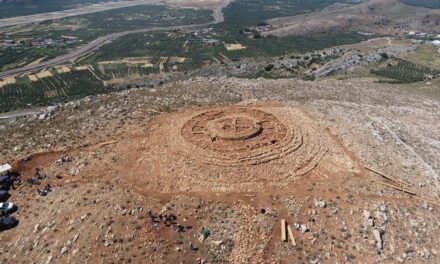 Griechisches Ministerium für Kultur: Monumentales Rundbauwerk auf dem Papoura-Hügel in Kastelli, Kreta, entdeckt